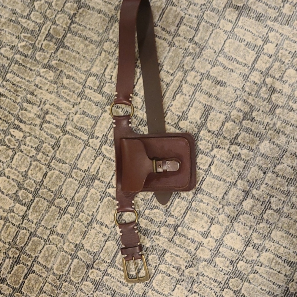 Athleta belt with pouch